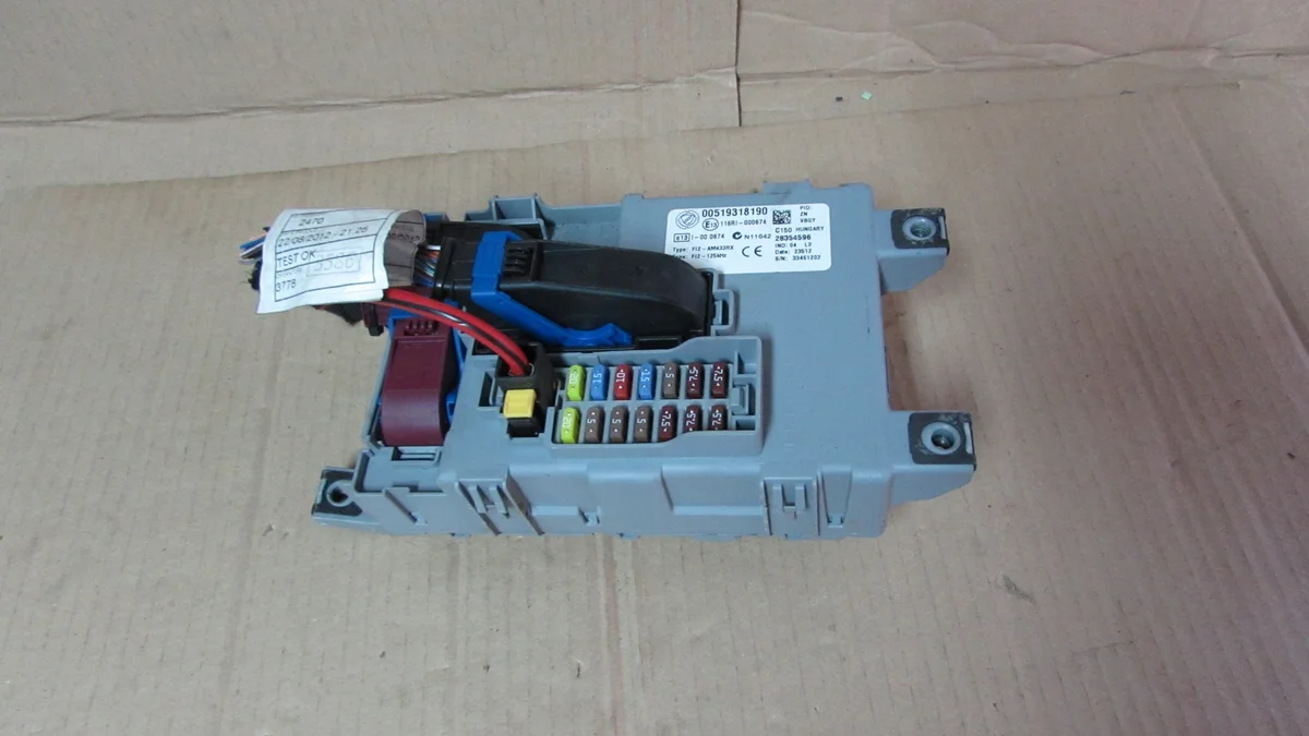 Caja Fusibles Fiat 500 00519318190VAR Usada