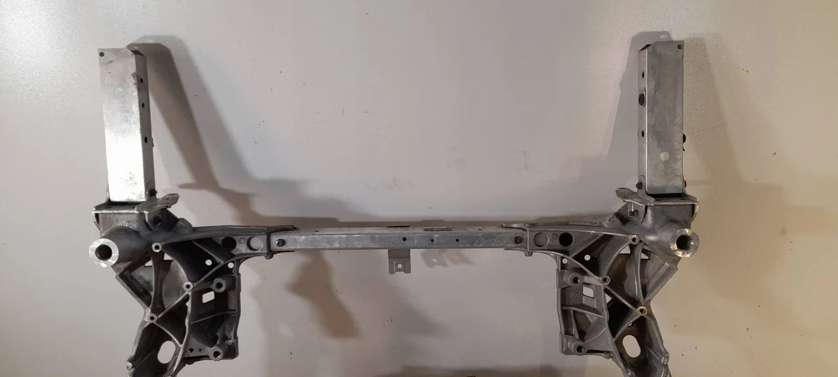 BMW 5 F10 F11 2013 Vorderer Hilfsrahmen image 3