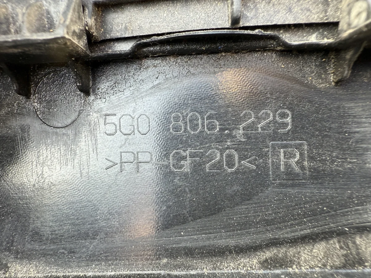 VW Golf VII R passage de roue droit 5G0806230 image 3