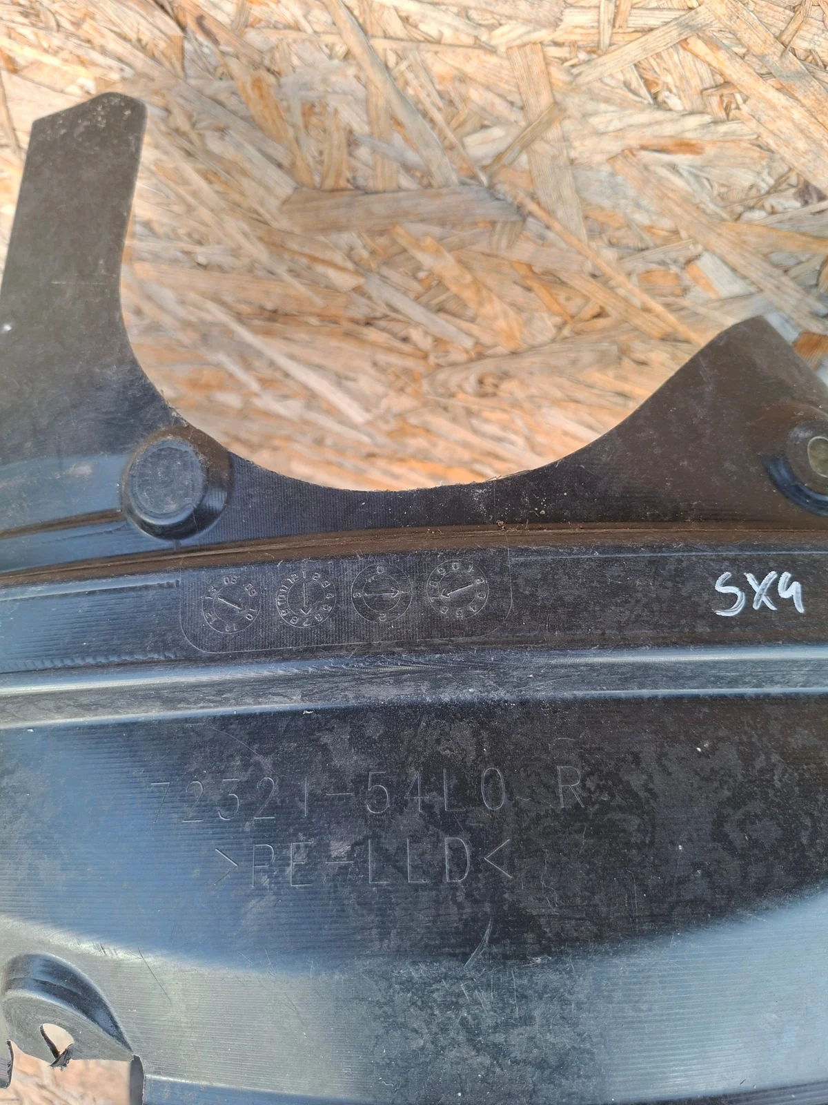 Suzuki SX4 etulokasuoja, oikea, käytetty image 3
