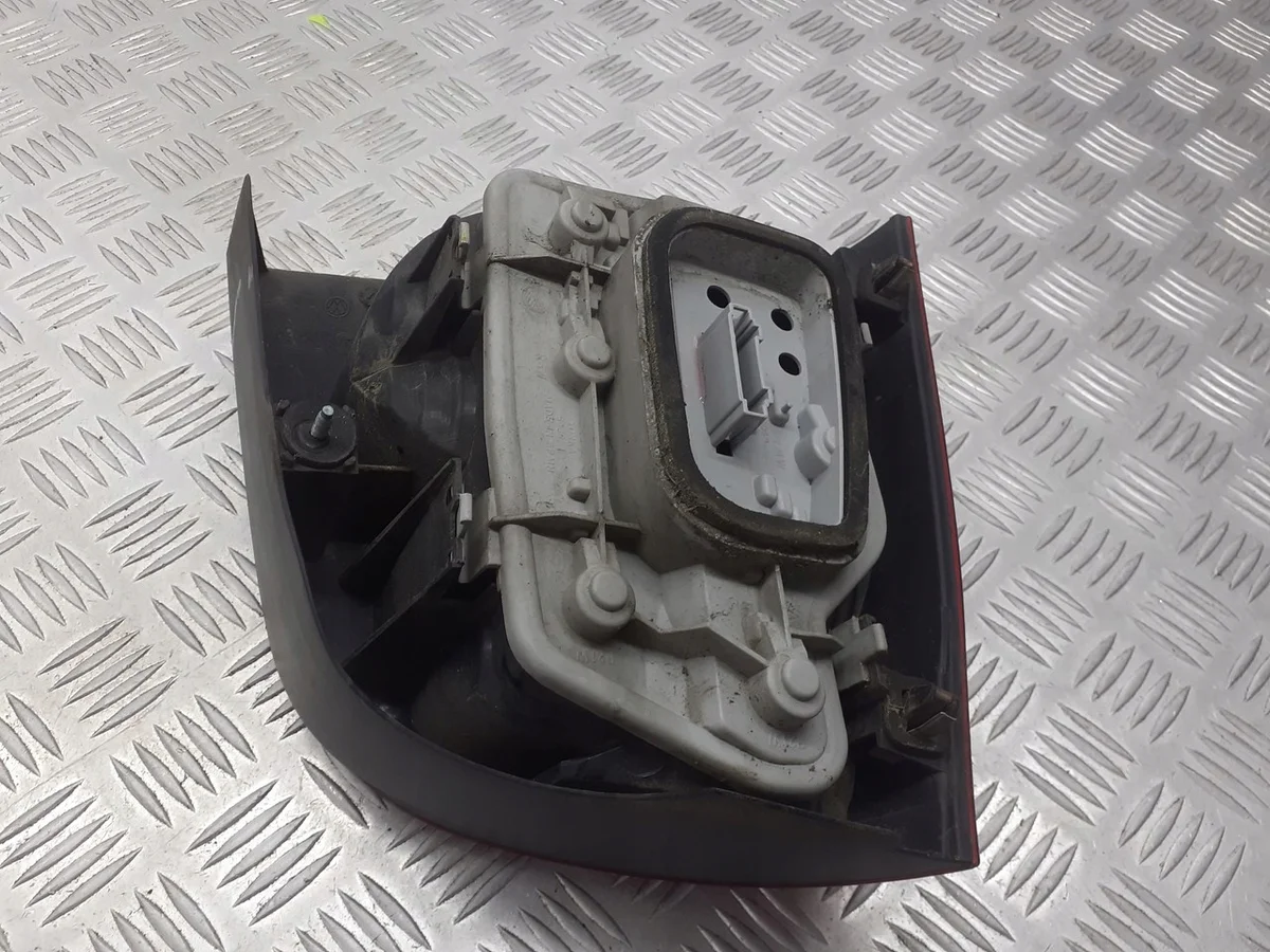 Luz trasera derecha VW Polo IV 6Q6945096B image 7