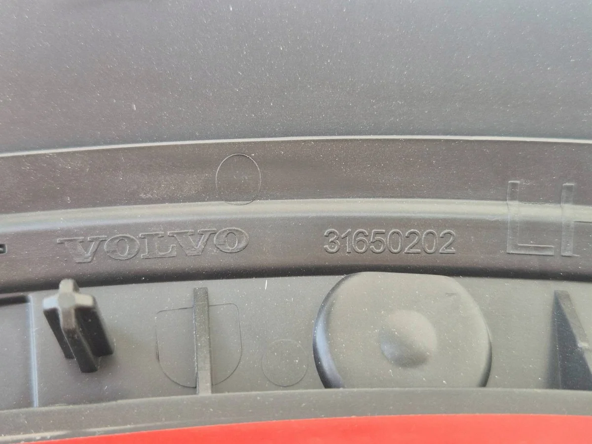 Moldura parachoques Volvo XC60 II 31650202 image 3