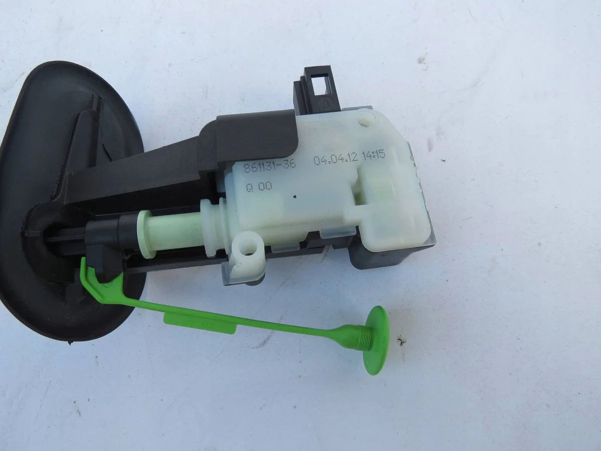 Attuatore chiusura sportello carburante Volvo XC60 I