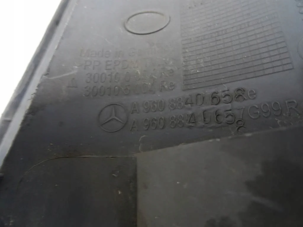 Scheinwerferabdeckung Rechts A9608854005 Mercedes Actros image 4