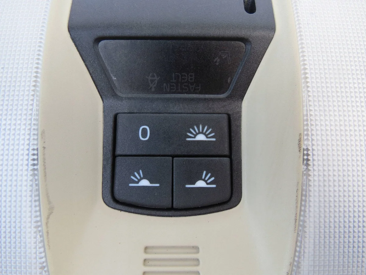 Luz Interior Volvo V60 30798808 Usado image 3
