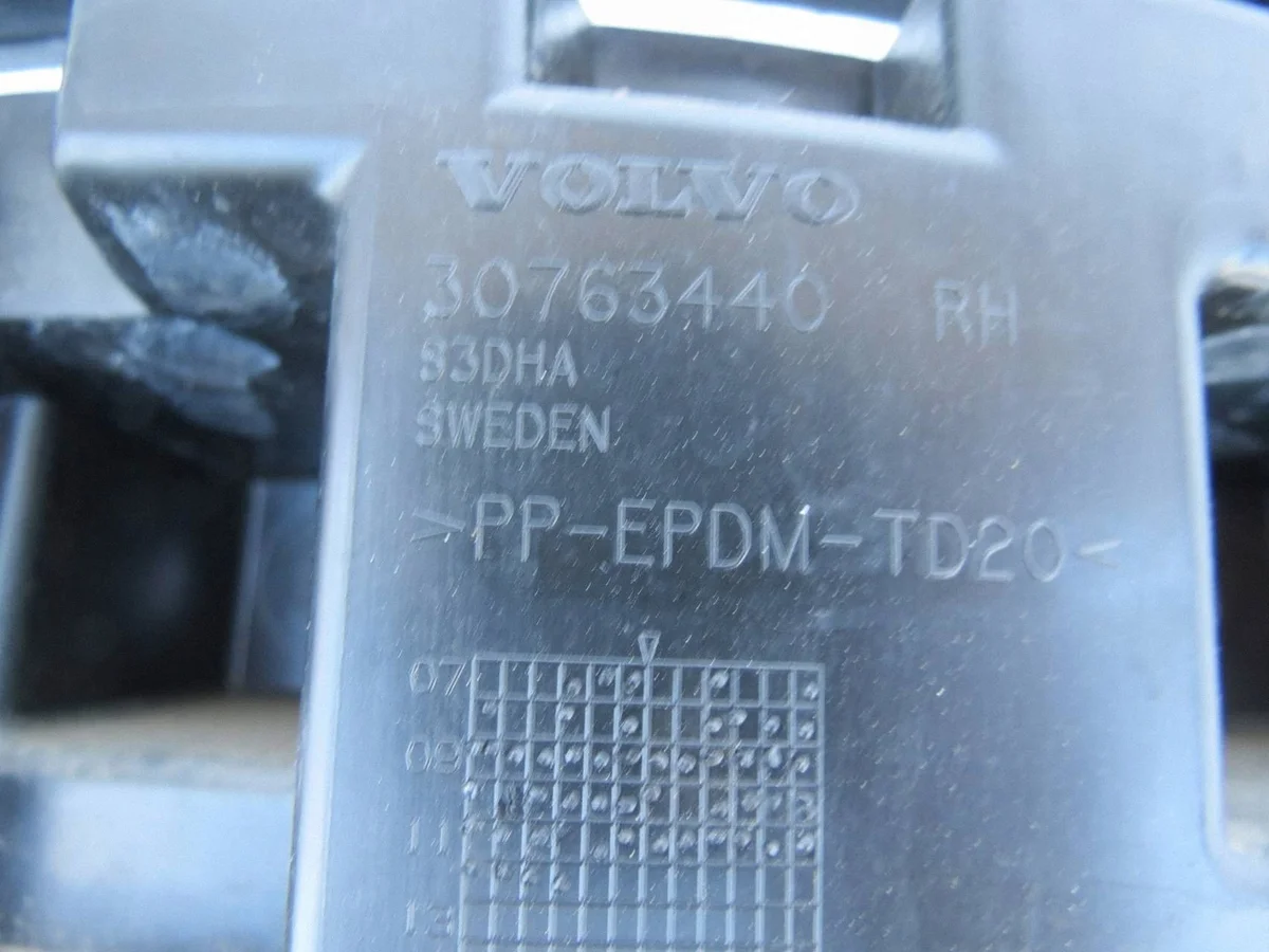 Volvo XC60 I Bumper Clip Rechts Achter 30763440 image 8