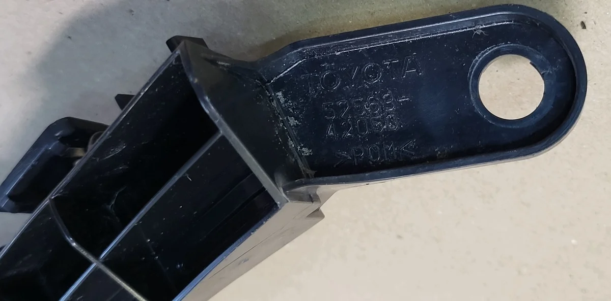 Halterung Stoßstange Links Hinten Toyota RAV4 V image 3