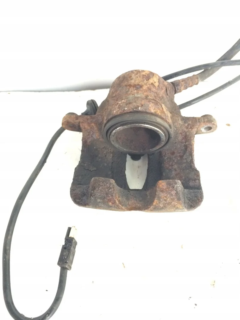 Remklauw Mercedes UA22305 Gebruikt