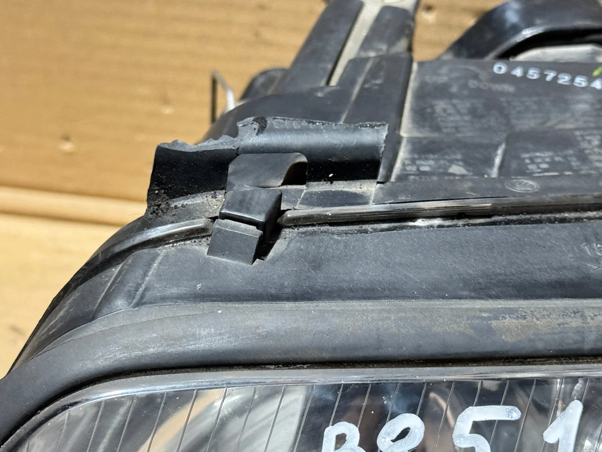 Faro anteriore sinistro Audi A6 C5 usato