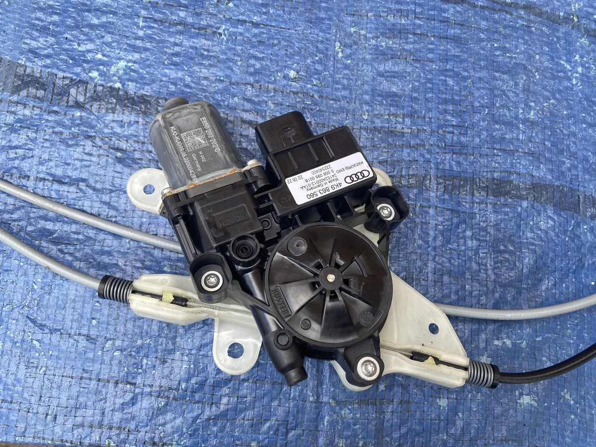 Audi 4K9863560 Rullgardinsmekanism Motor image 5