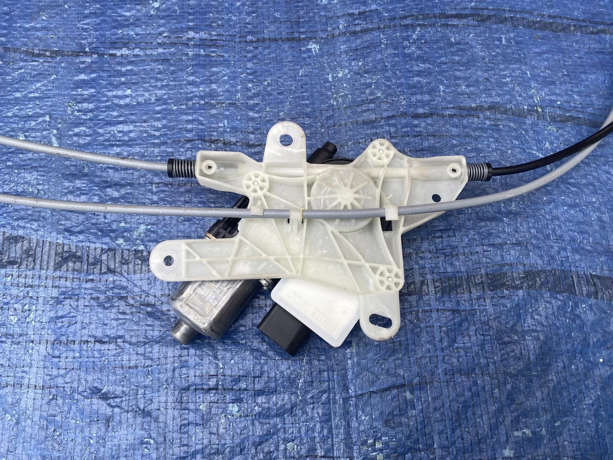 Audi 4K9863560 Rullgardinsmekanism Motor image 8