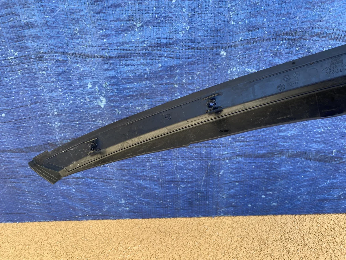 Audi A6 C8 4K0820581 - Revestimento Guarda-lamas Esquerdo image 5