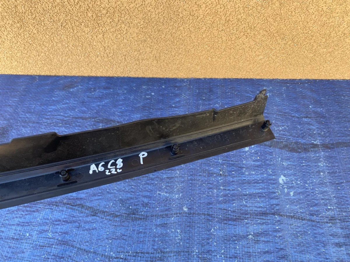 Audi A6 C8 Fender Trim Right 4K0820582 image 3