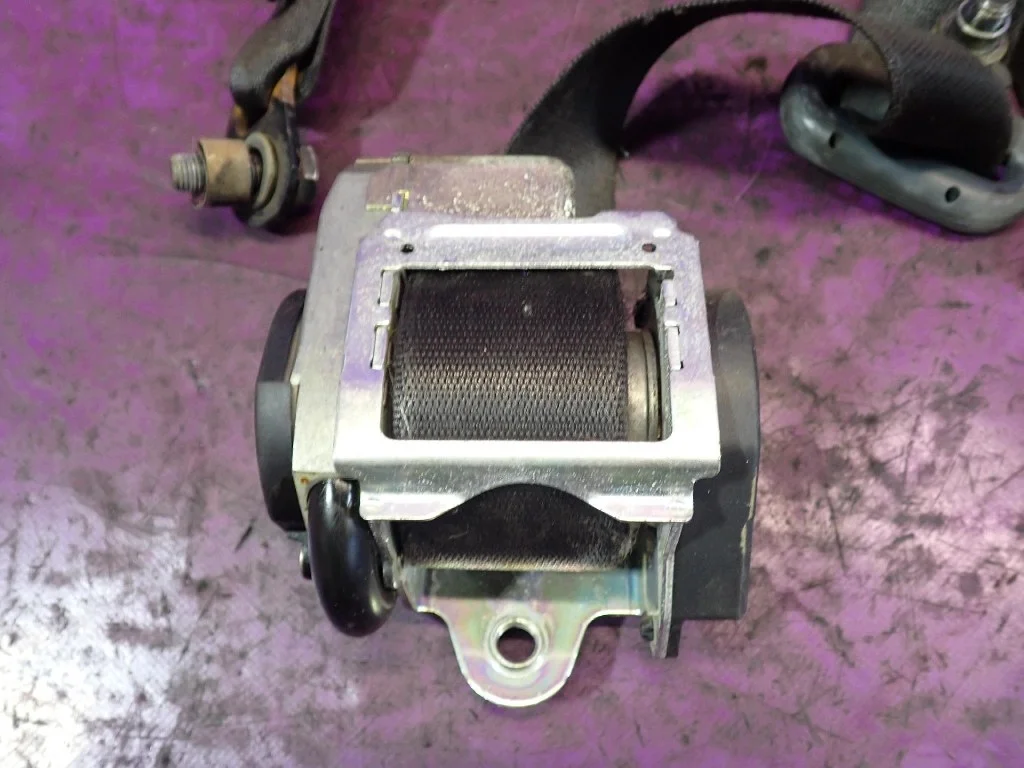 Sicherheitsgurt vorne links Mitsubishi Colt VI image 4