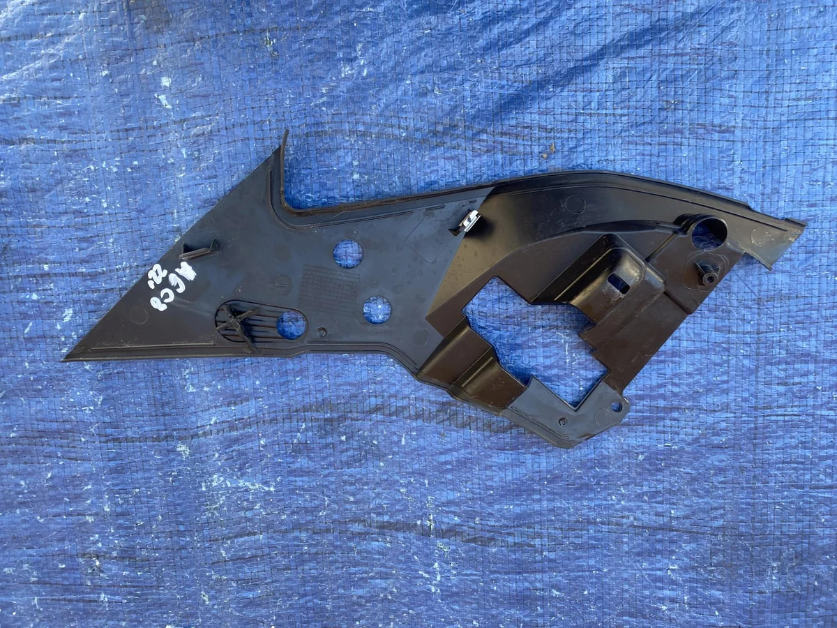 Audi A6 C8 4K0805286 Protection Droite image 4