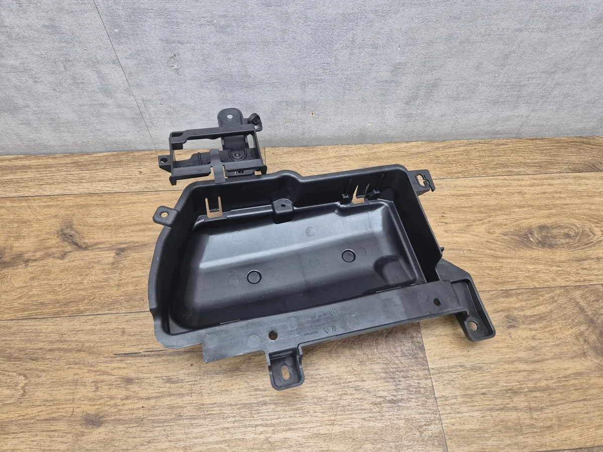 BMW G20 G21 G26 G81 G82 Stromverteiler Halterung