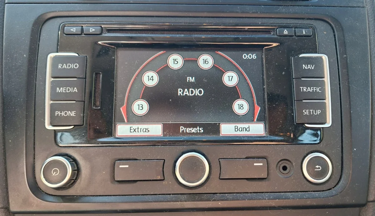 Radio VW Golf VI 3C0035270B Navigation gebraucht image 3