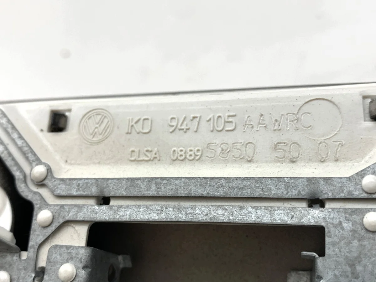 VW Tiguan Interior Ceiling Light Used image 4