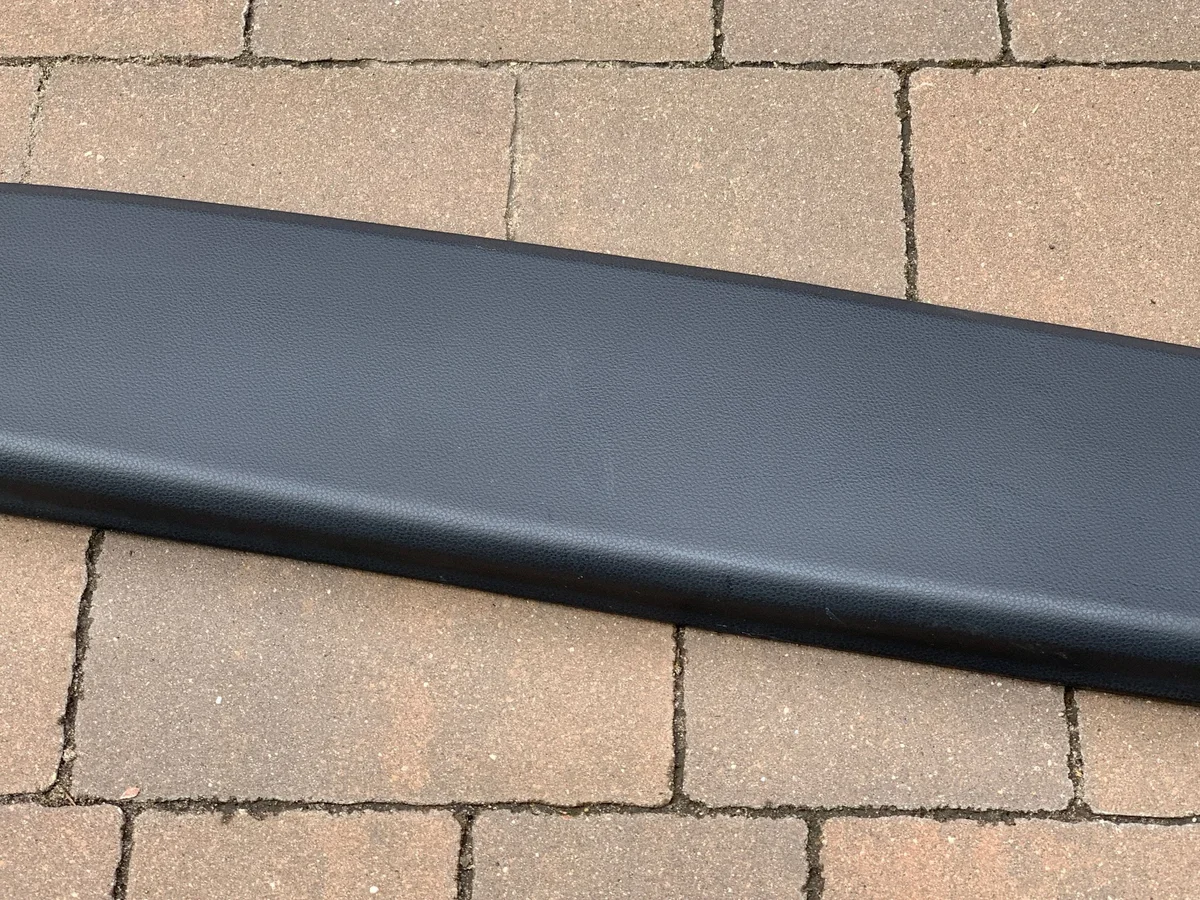 Subaru XV II 2019 Heckklappenverkleidung OE image 3