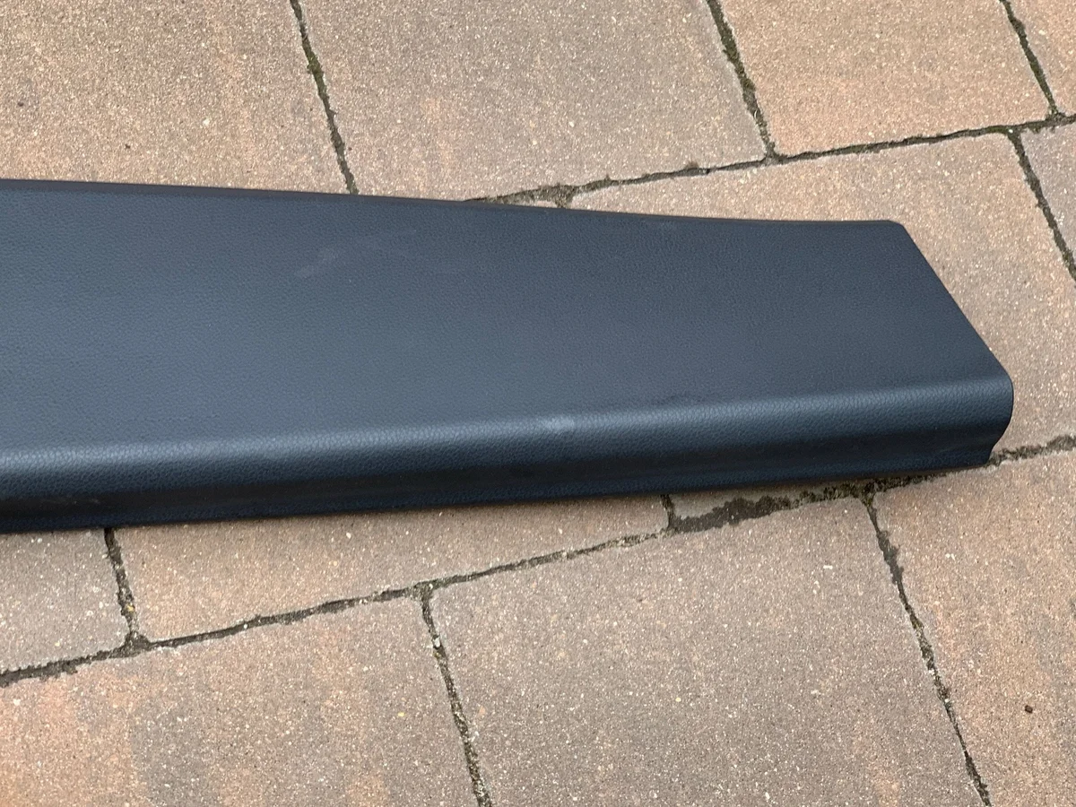 Subaru XV II 2019 Heckklappenverkleidung OE image 4