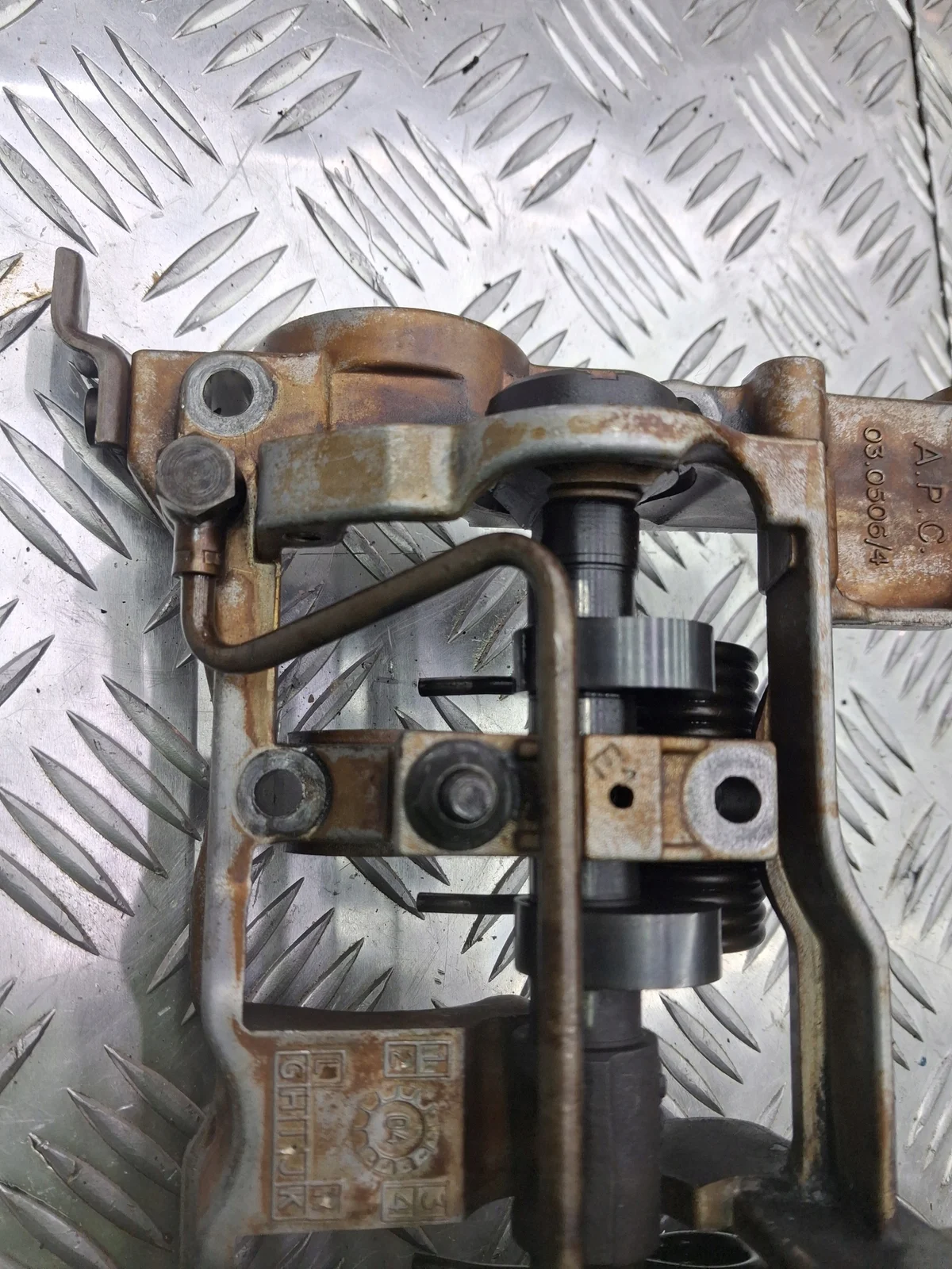 BMW 3 E90 04- 2.0B N46 Kamaxel image 4