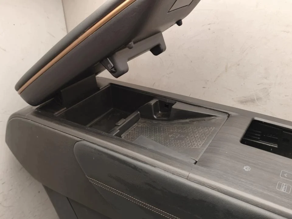 Mittelkonsole Nissan Ariya B685512100 image 3