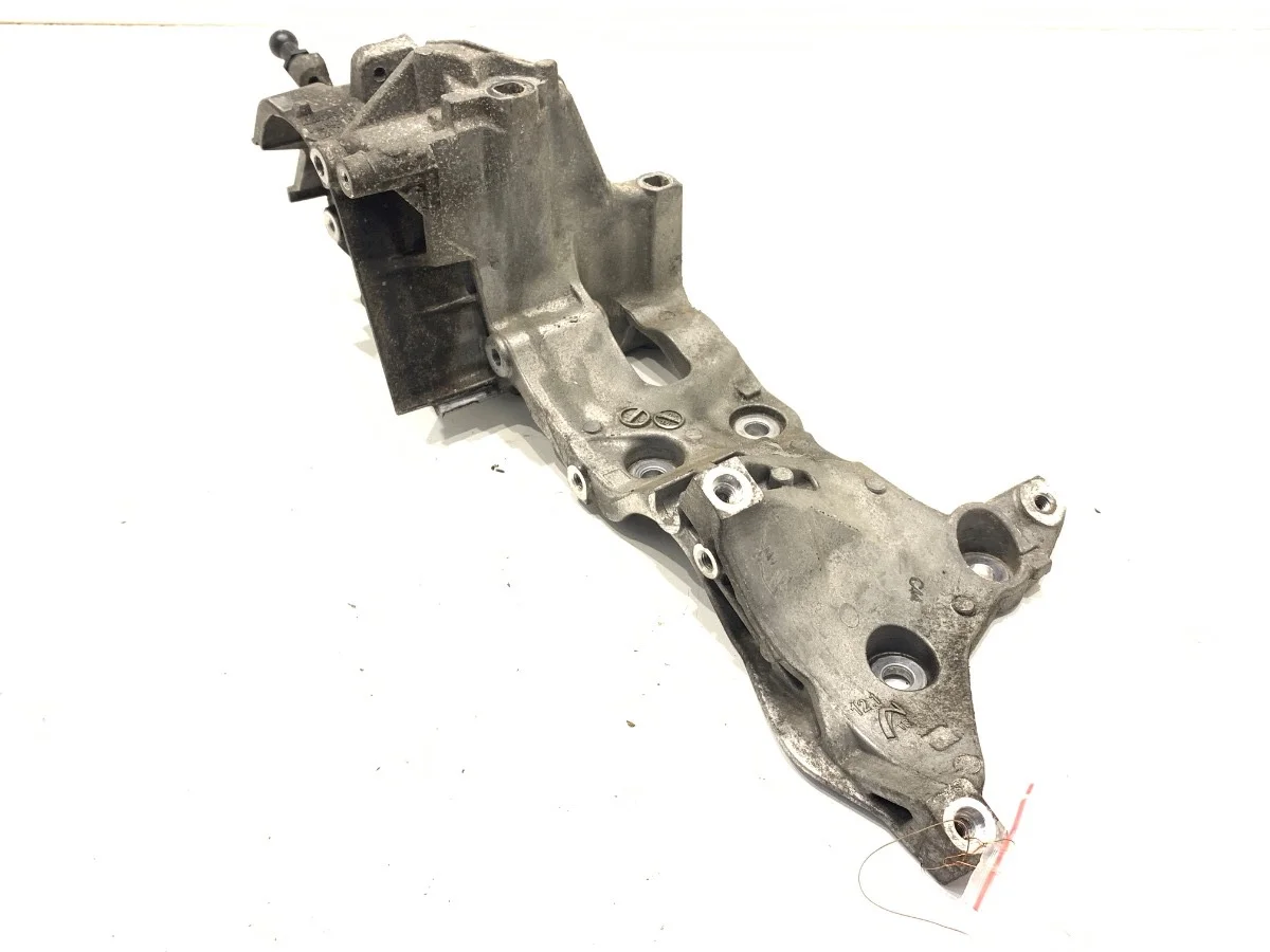 Halterung Lichtmaschine Skoda Octavia III 04L903143D image 3