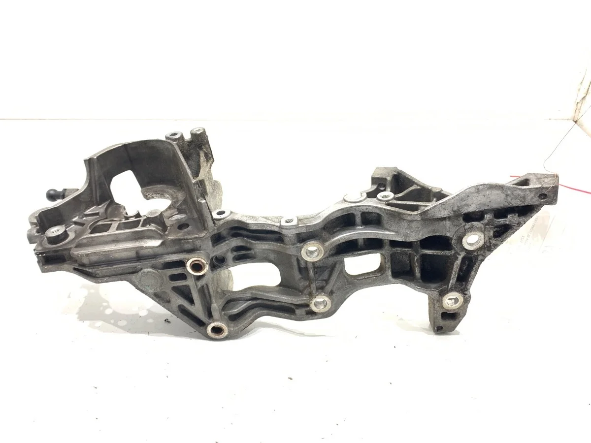 Halterung Lichtmaschine Skoda Octavia III 04L903143D image 4