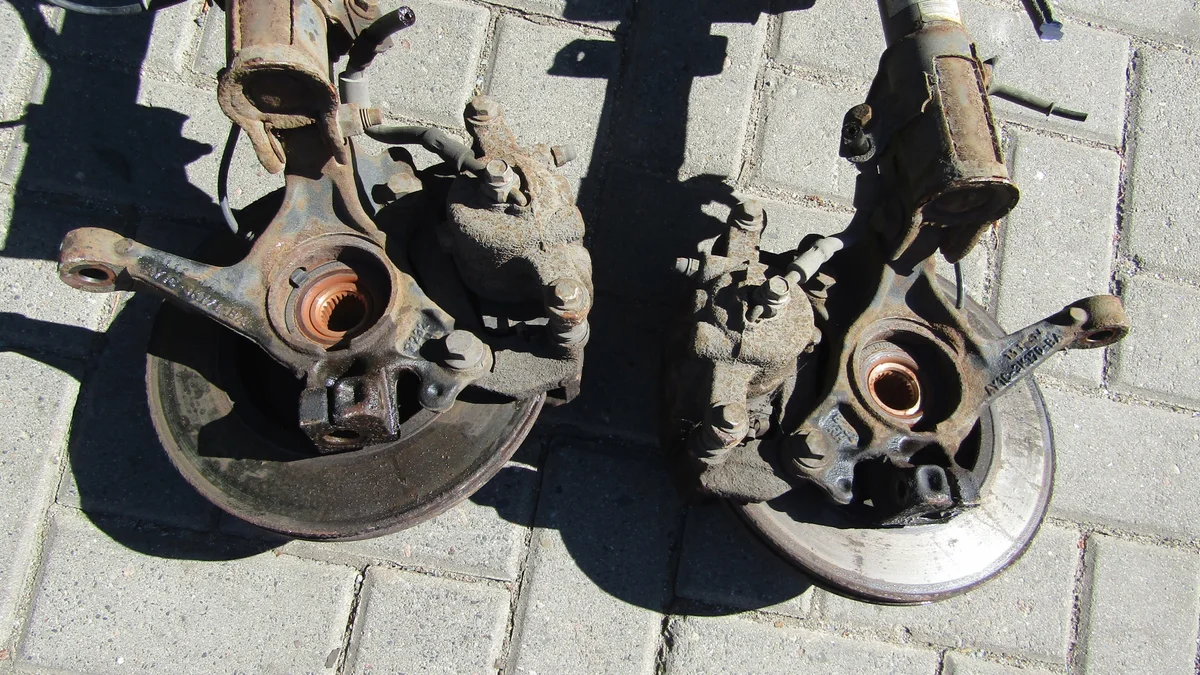 Ford Fiesta MK7 LIFT Mozzo Montante Anteriore