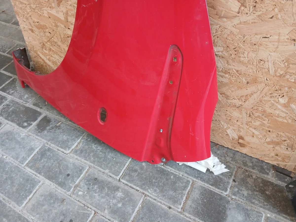 Peugeot 108 parafango anteriore sinistro usato