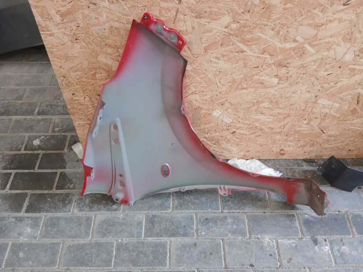 Peugeot 108 parafango anteriore sinistro usato image 4