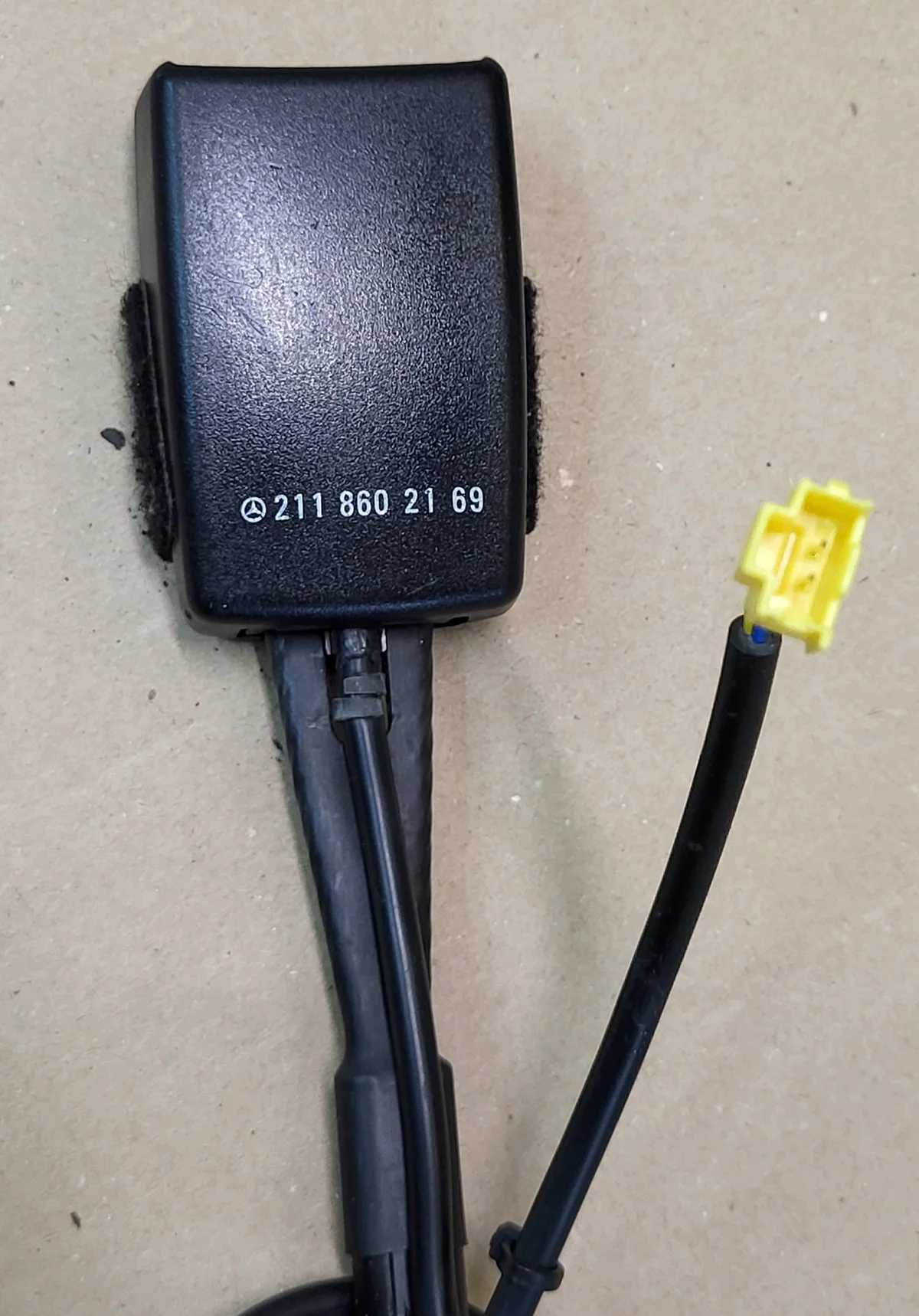 Fecho Cinto Segurança Mercedes CLS W219 Esquerdo image 5