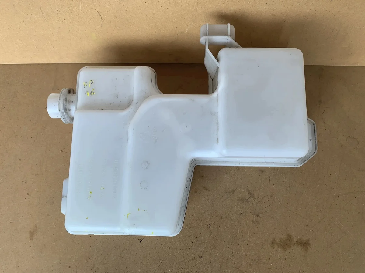 Réservoir lave-glace Renault Trafic IV