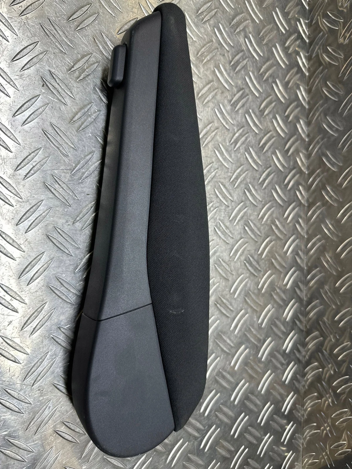 2024 VW ID.3 Konsolarmstöd DLA17429