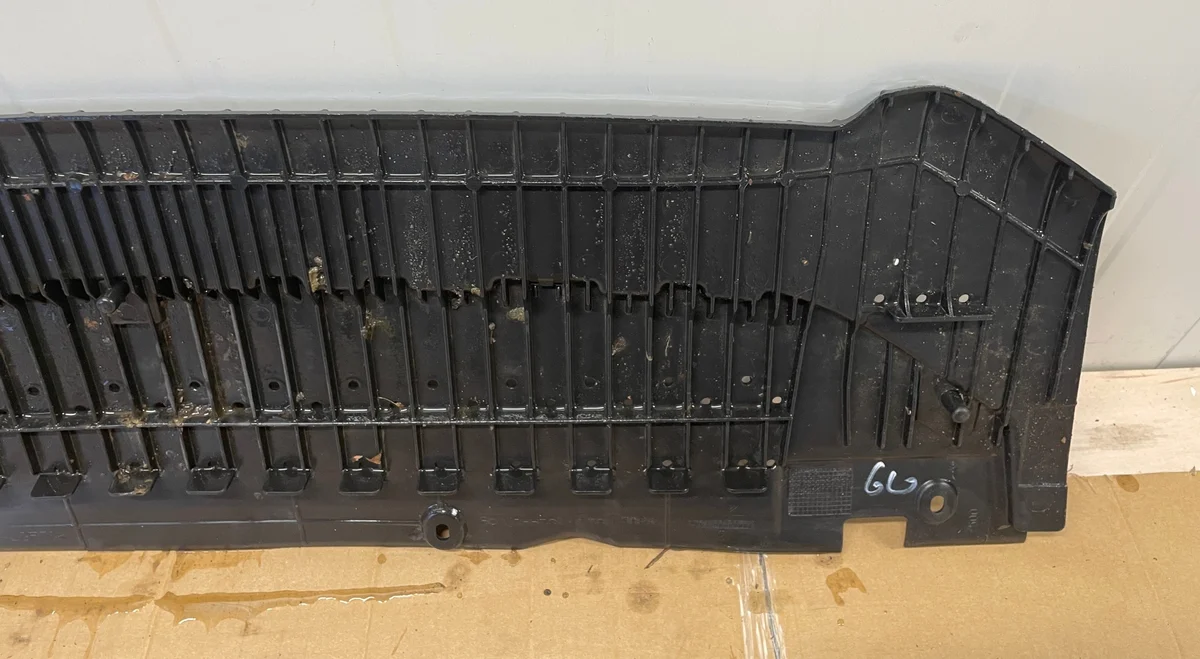 Afdekplaat bumper Audi A4 B8 8K 8K0807611 image 3