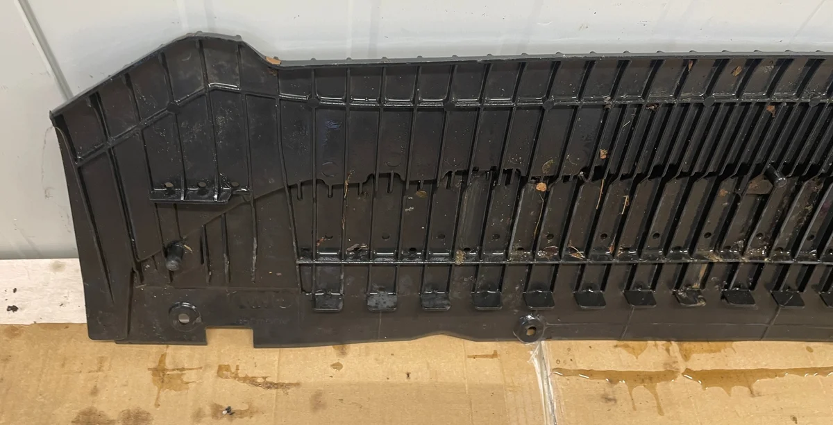 Afdekplaat bumper Audi A4 B8 8K 8K0807611 image 4