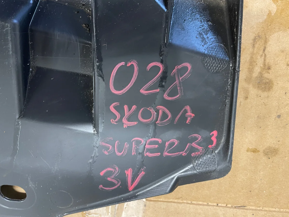 SKODA SUPERB 3V 3V0807611A cache pare-chocs image 6