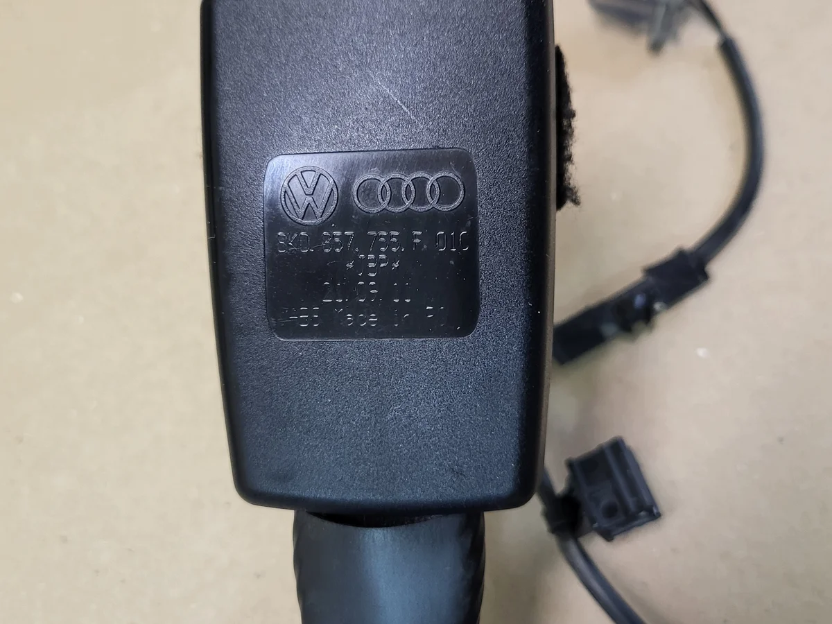 Spänne för säkerhetsbälte Audi A4 B8 Vänster Fram image 4