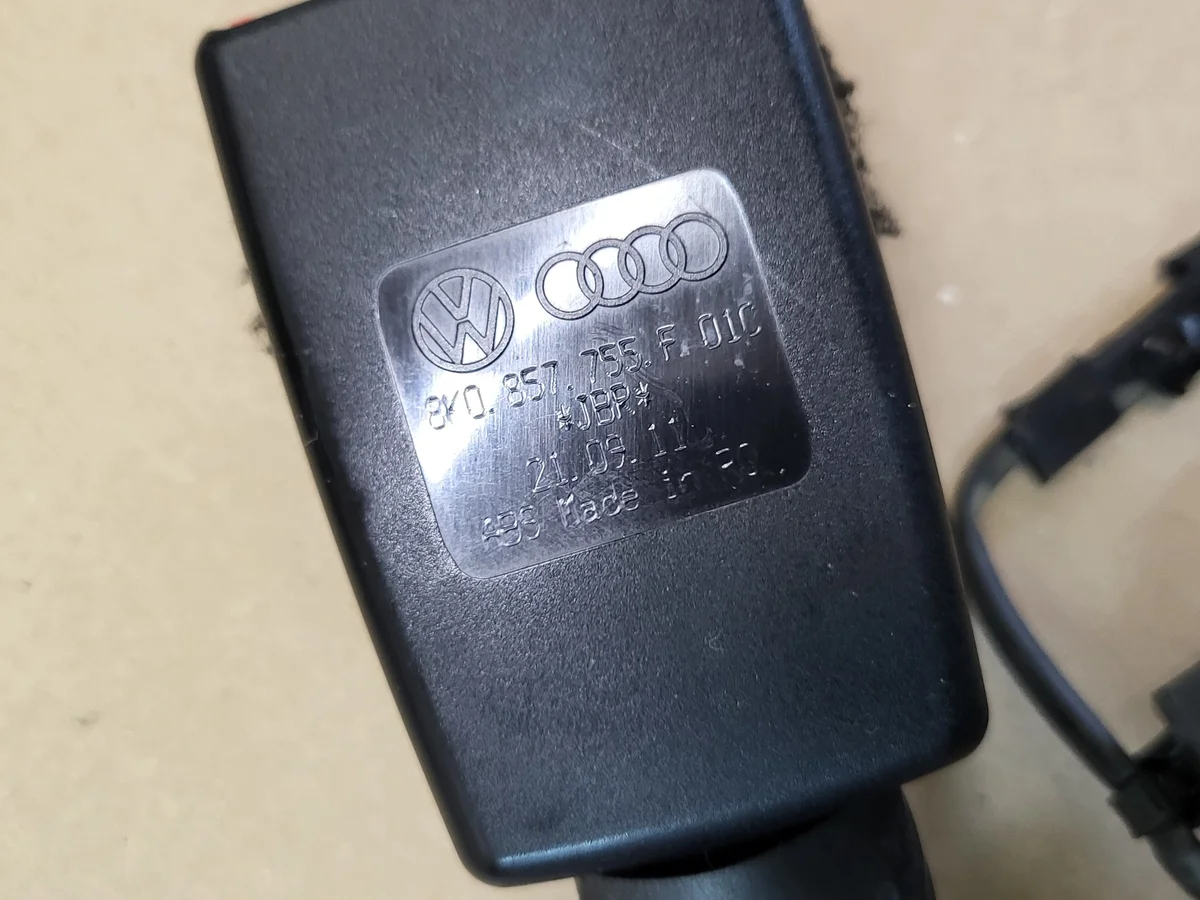 Spänne för säkerhetsbälte Audi A4 B8 Vänster Fram image 7