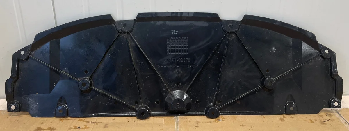 Skydd under frontspoiler Toyota Corolla E21 image 4