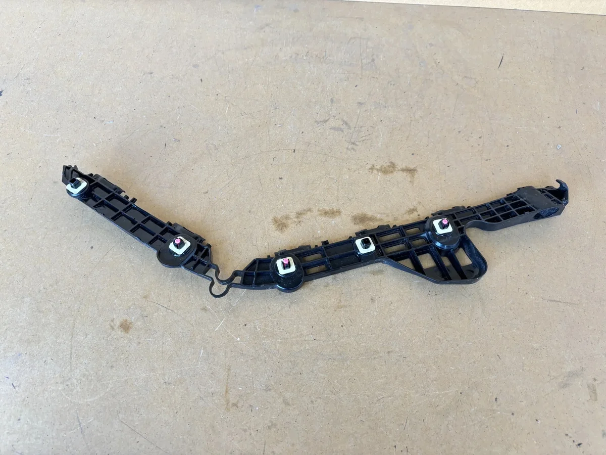 Linker achterbumper glijder Toyota Camry VIII image 4