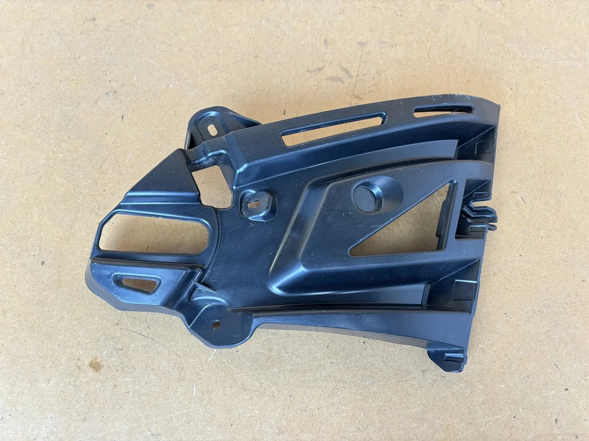 Supporto paraurti Peugeot 208 II 9836087280