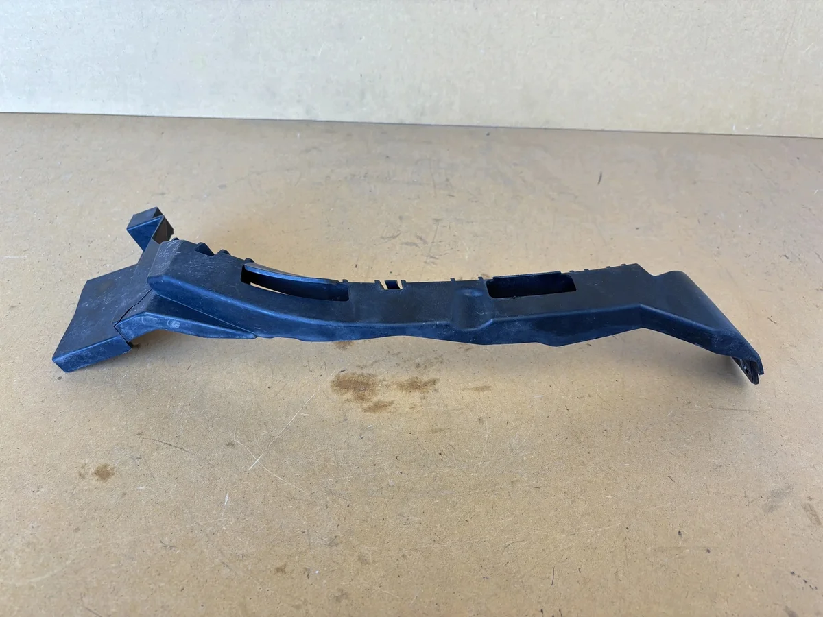 Suporte Farol Esquerdo Mazda 3 IV BP image 3