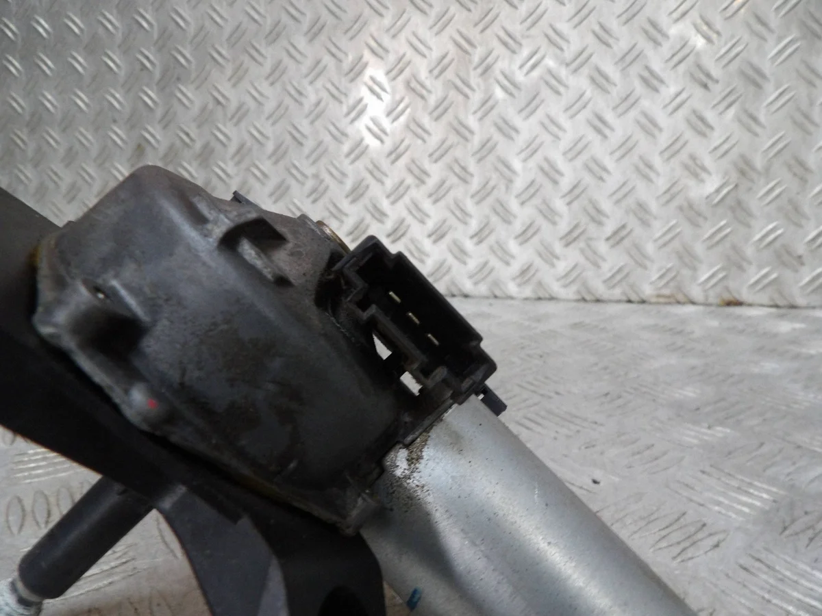 Dodge Durango Rear Wiper Motor 2004-2008 image 3