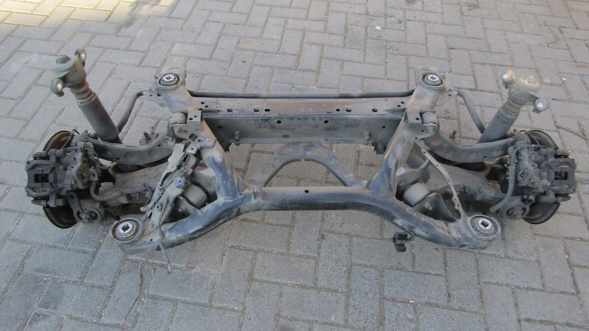 Achse hinten Volvo V60 II Kombi komplett