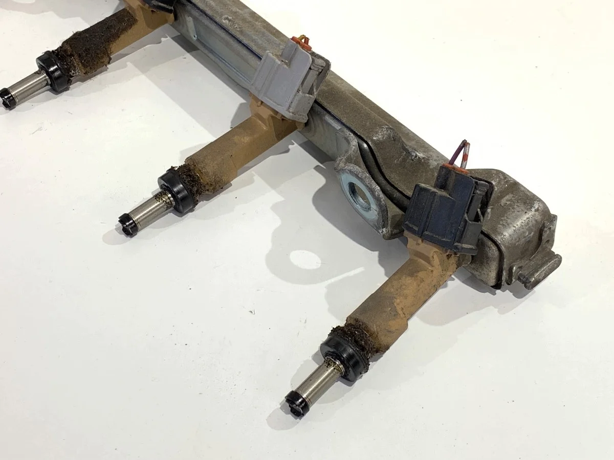 Rampe d'injection Toyota Verso 1.8 147KM image 3