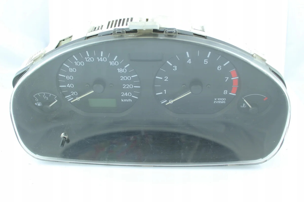 Speedometer 98DXMR30840/0P0179001 Used
