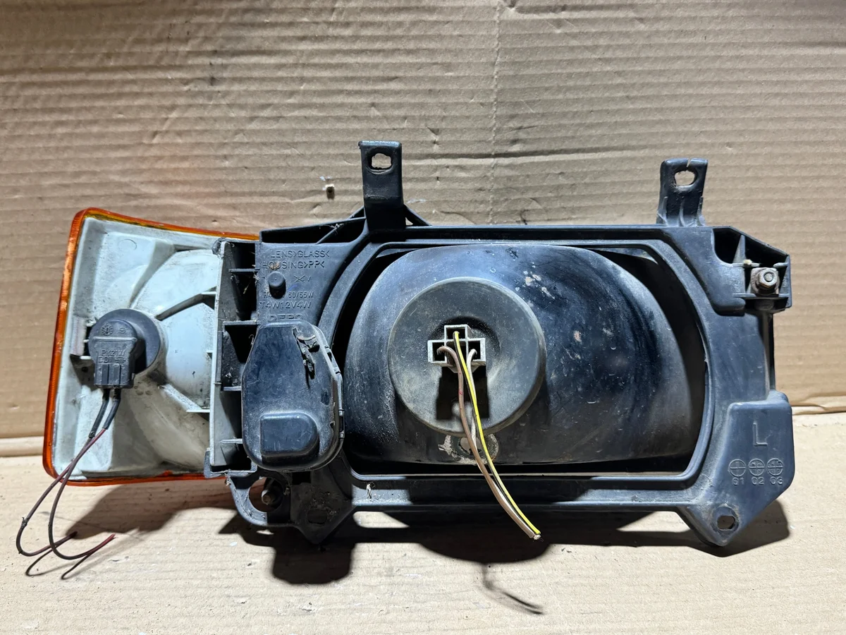 VW Transporter T4 Left Headlight Used image 3