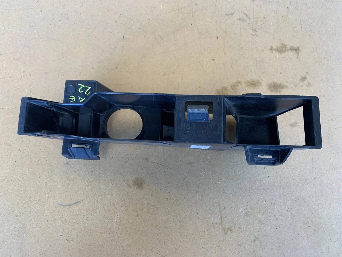 Soporte Parachoques Renault Megane IV Izquierdo image 3