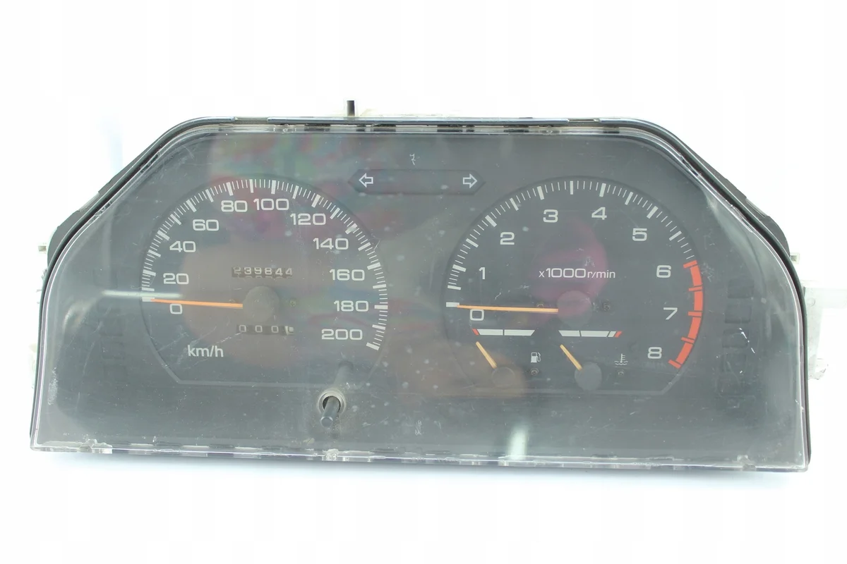 Nopeusmittari Mazda MB522792 Käytetty